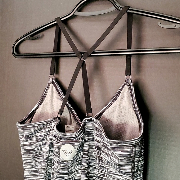 Roxy Dry-Flight Strappy Tank with Built In Bra & Removable Cup Pads - Size Small - Picture 6 of 15